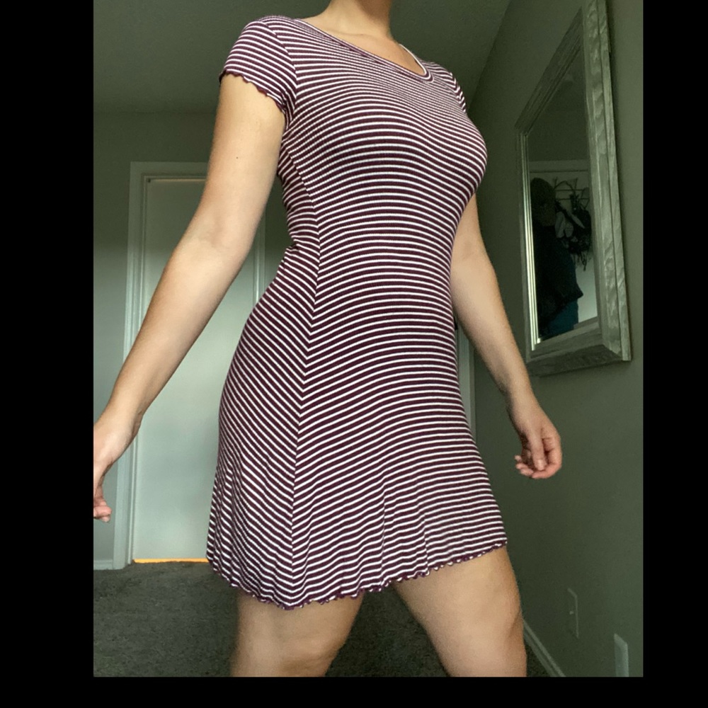 Offering a Forever 21 casual mini dress. Super stretchy and comfortable. - Picture 3 of 8